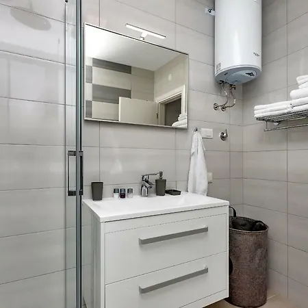 Sjever * マカルスカ